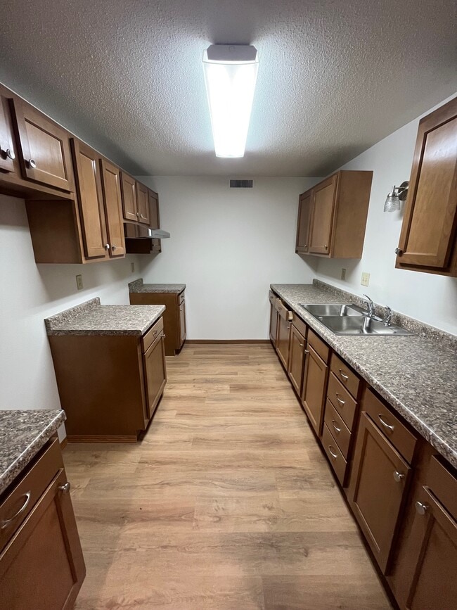 Building Photo - 1115 Skyline Dr