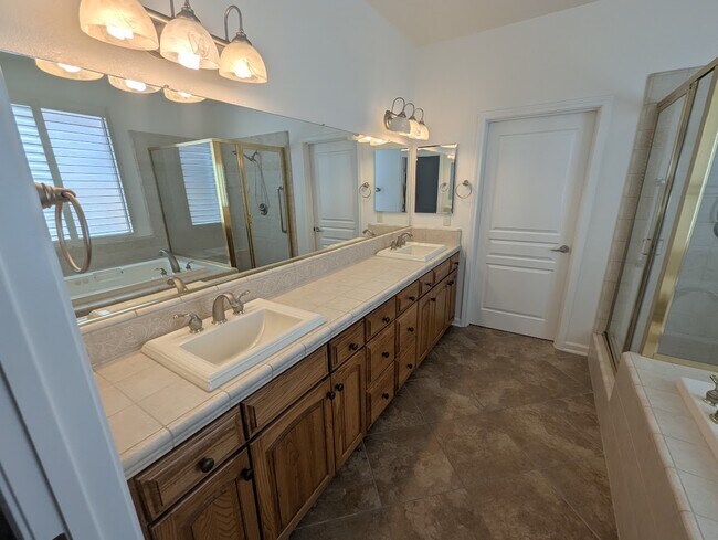 Foto del edificio - 884 Wagon Wheel Ln