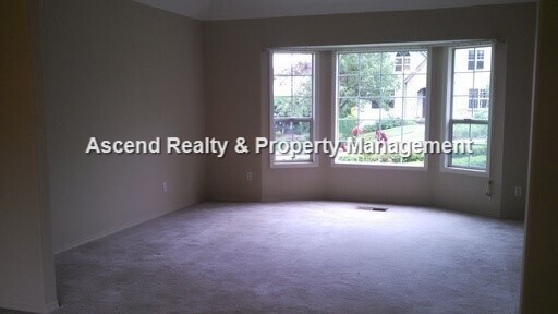 Foto del edificio - Lower Price!! Wilsonville 2 Level Work Shop/Workout Room Fenced Yard Quick Access to I5 & Shops