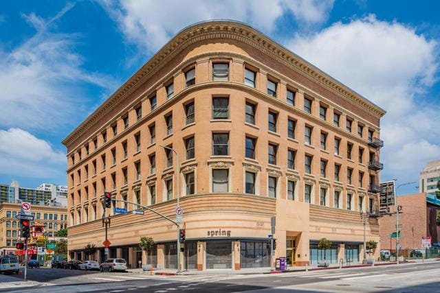 Building Photo - 257 N Spring St