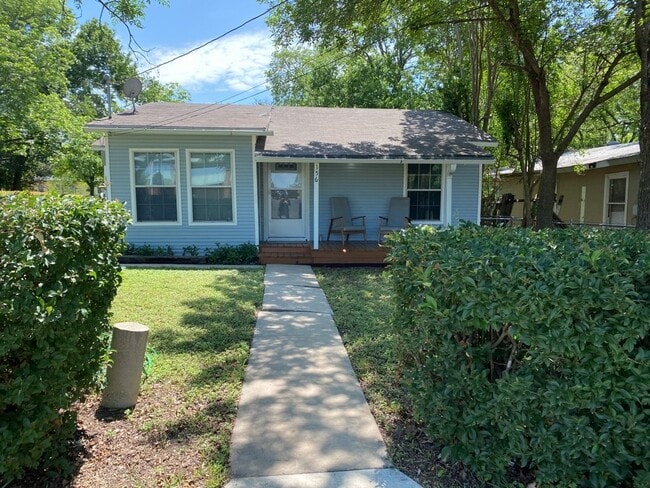 Building Photo - 156 S Grape Ave