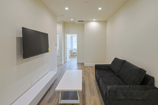 Foto del edificio - 1422 W 29th St