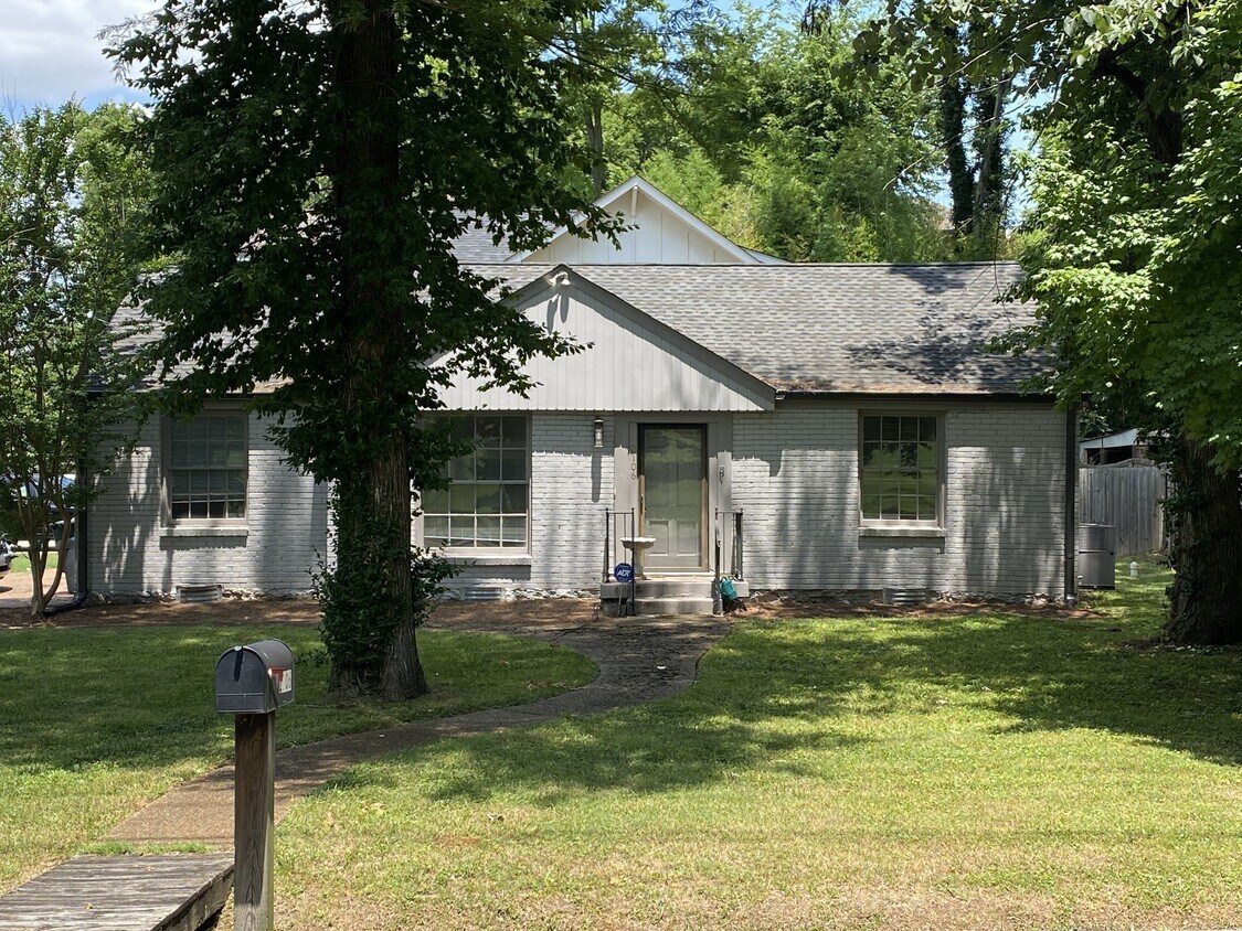 2106 Sharondale Dr, Nashville, TN 37215 House Rental in Nashville, TN