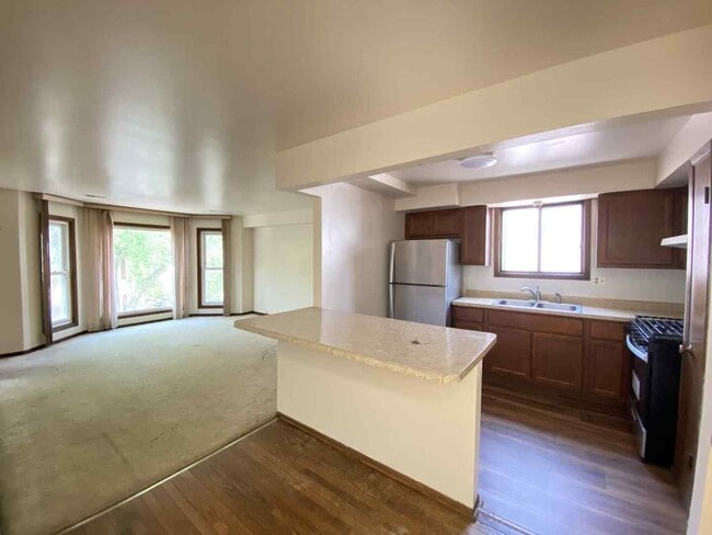 Building Photo - 919 S Carpenter St