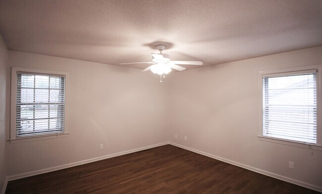 Foto del edificio - 2107 Riverdale Rd
