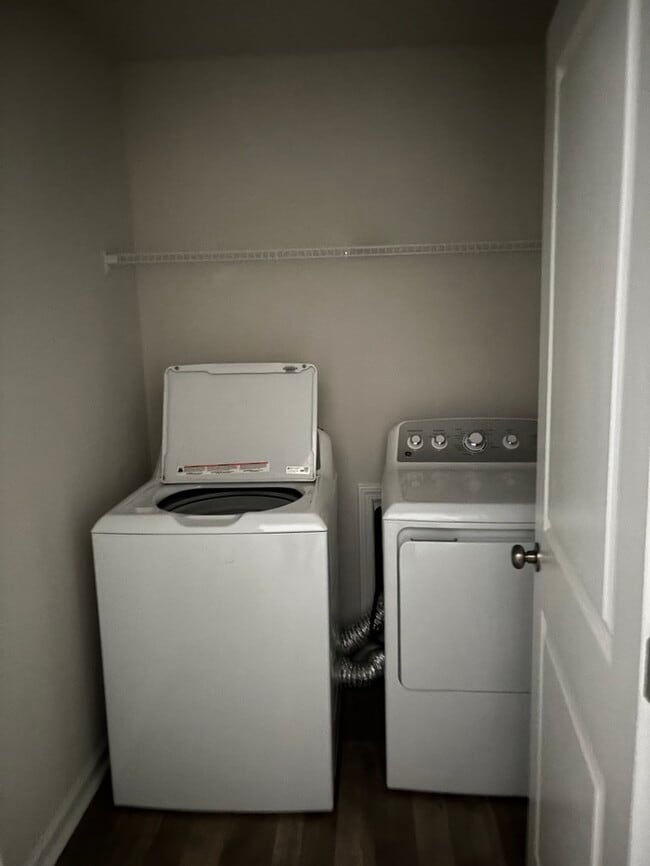 Building Photo - 1057 Field Strip Rd