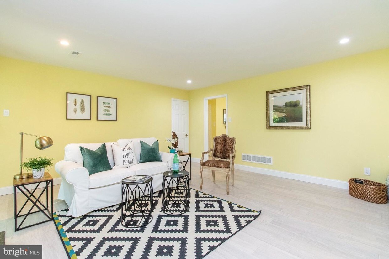 Foto principal - 537 Cardinal Dr