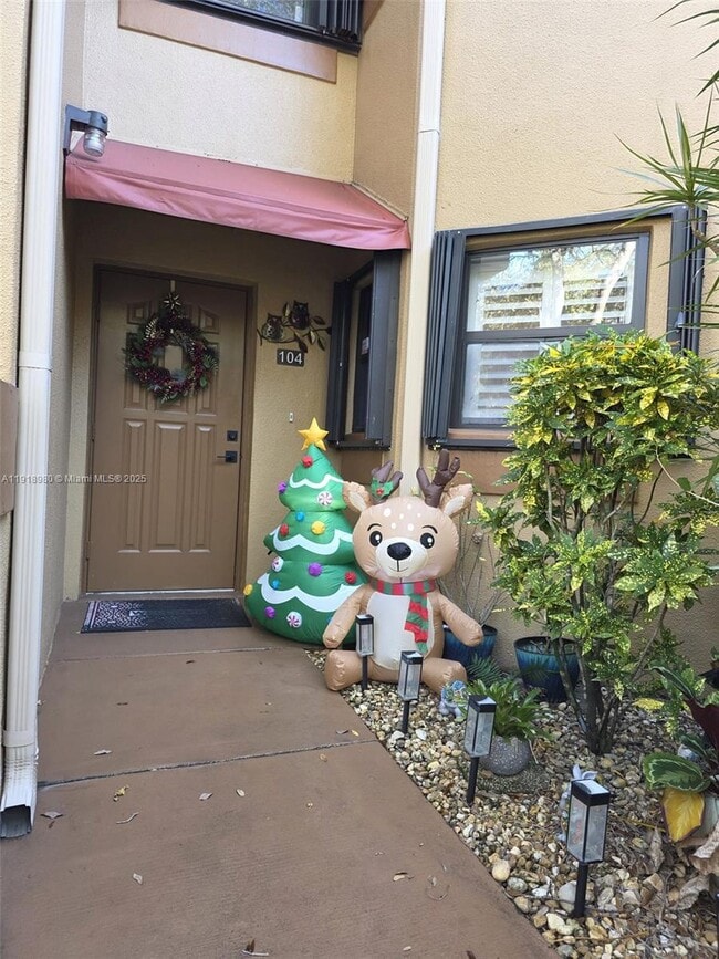 Foto del edificio - 15529 Miami Lakeway N