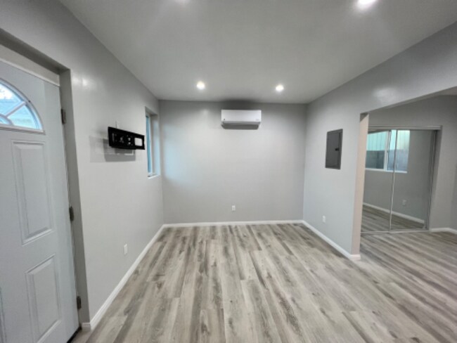 Building Photo - 7333 Dinsdale St