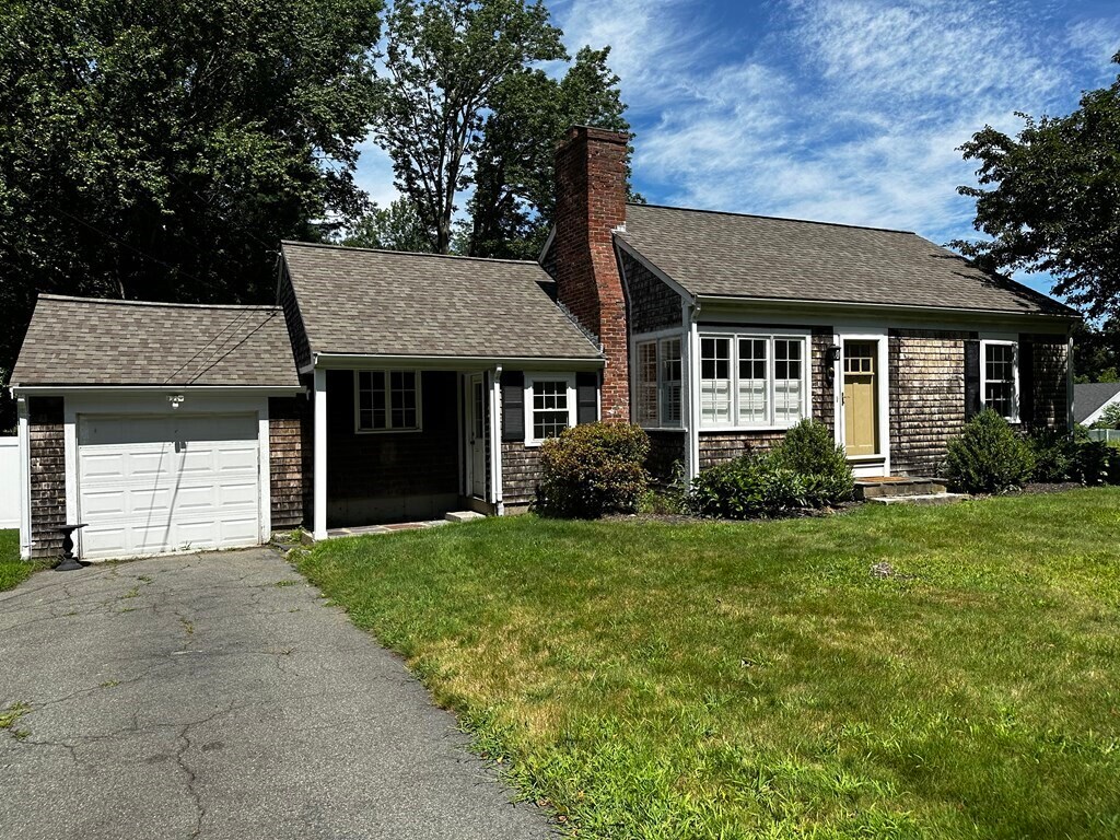 Primary Photo - 26 Old Oaken Bucket Rd