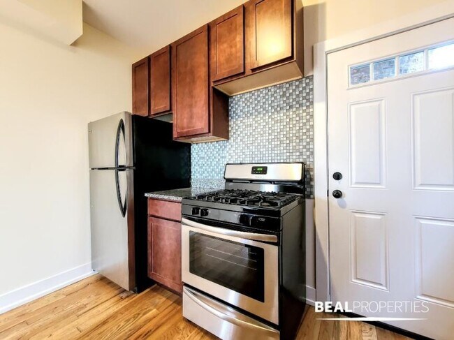 Foto del edificio - 2 bedroom in CHICAGO IL 60657