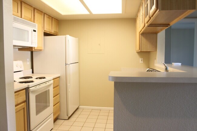 Building Photo - 9222 E Arbor Circle #E