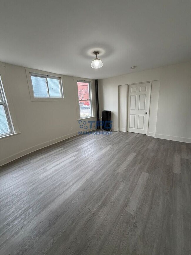 Foto del edificio - 130 Milford Ave