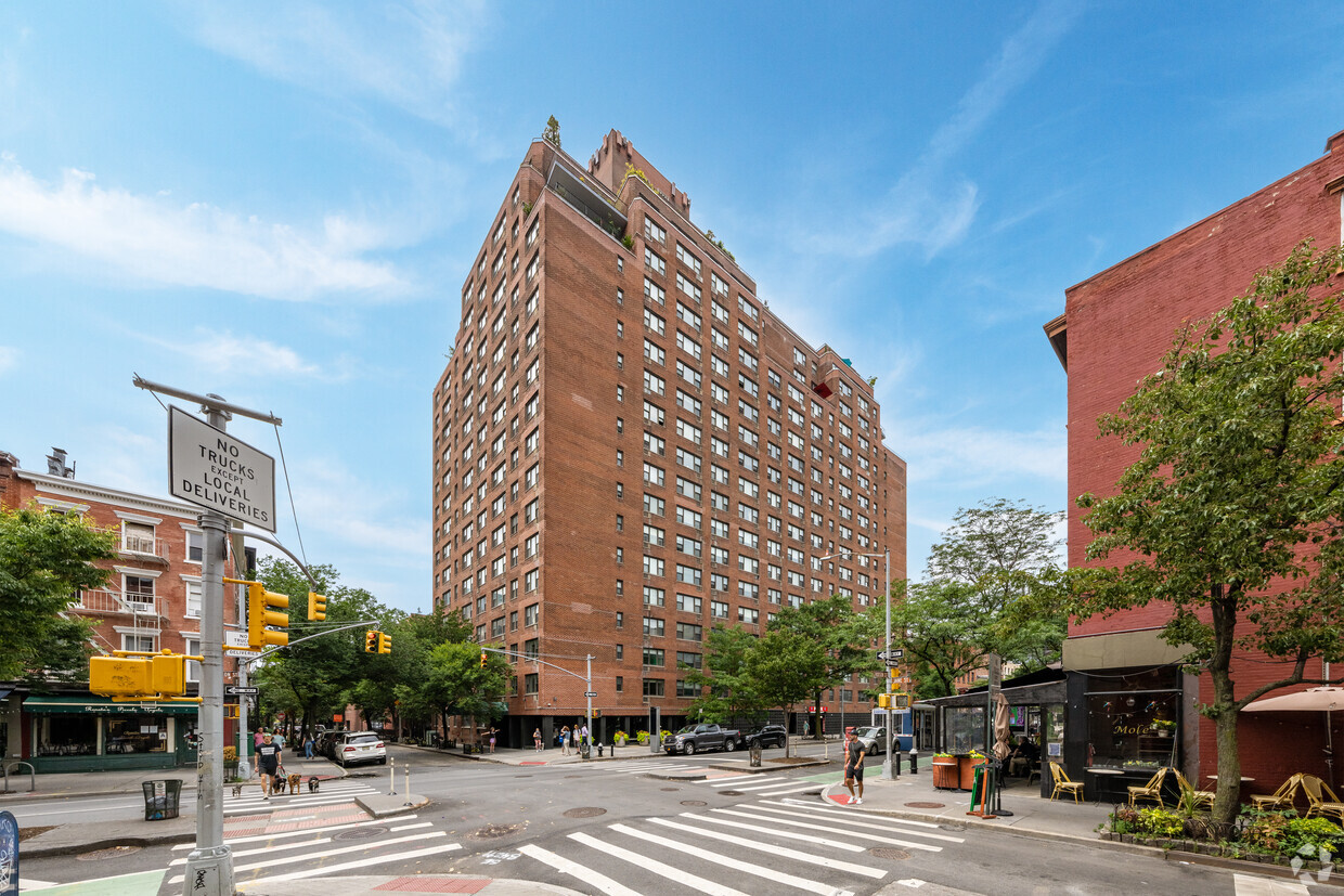 Building Photo - Cezanne Apartments