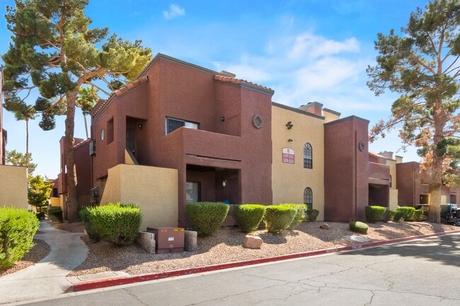 Building Photo - Las Vegas Strip Nearby / Gated 2nd Floor C...
