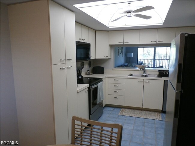 Foto del edificio - 12150 Kelly Sands Way