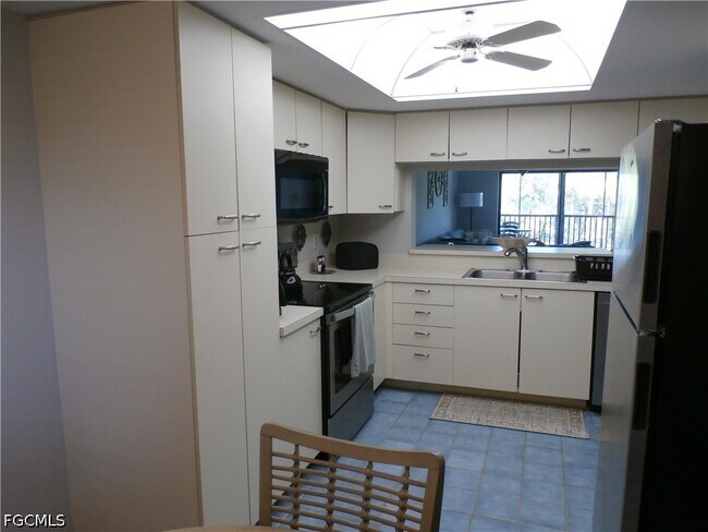 Building Photo - 12150 Kelly Sands Way
