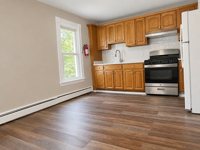 Spacious eat-in kitchen with newer flooring, stainless gas range - 78 Orchard St