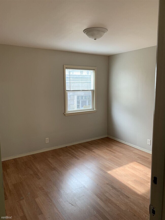 Building Photo - 2 br, 1 bath  - 1013 Powers Ave NW