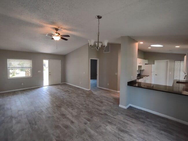Building Photo - Indian Trails 3 Bedroom 2 Bath!
