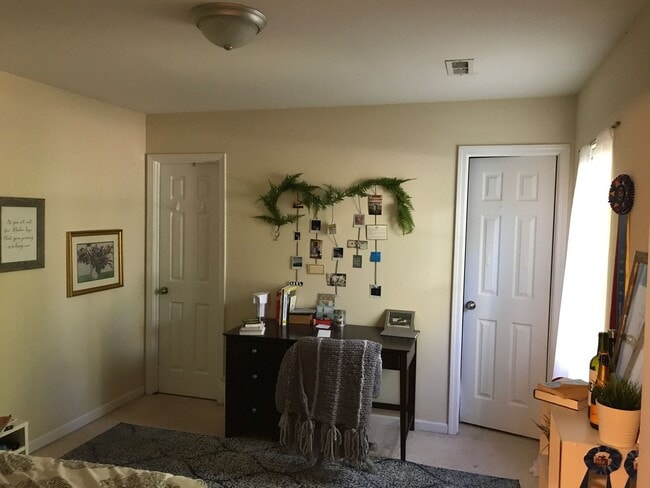 Building Photo - 445 McCauley St