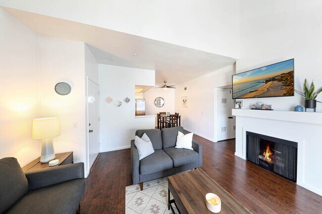 Foto del edificio - 2 Bedroom condo with view of the mountains...