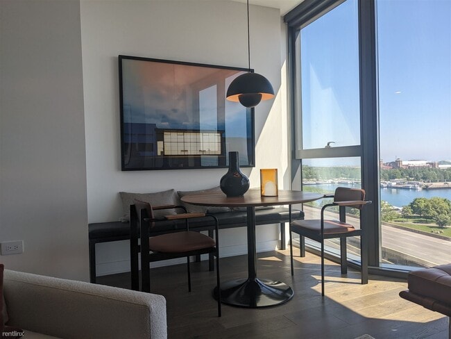Building Photo - 2 br, 2 bath Condo - 211 N Harbor Dr #904
