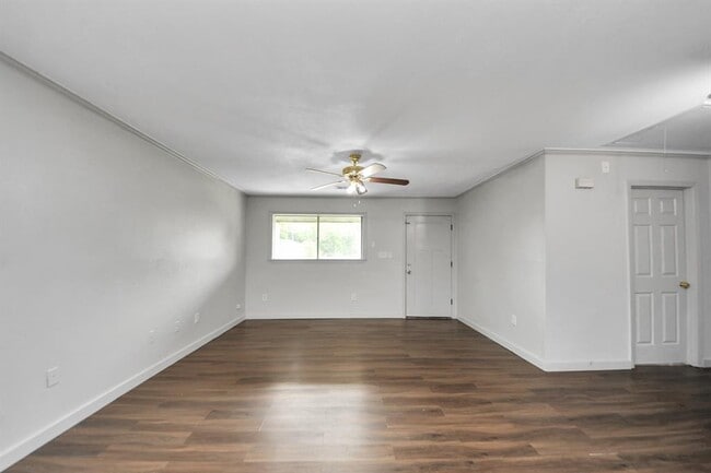 Building Photo - 914 Kress St