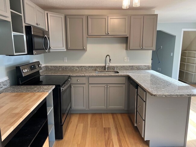 Building Photo - 81 Sentry Way