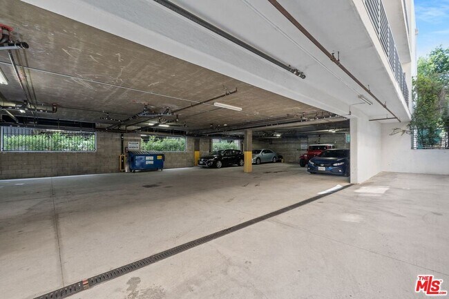 Building Photo - 1183 Crenshaw Blvd