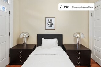 Building Photo - Private bedroom in 5 bed/3 bath Home