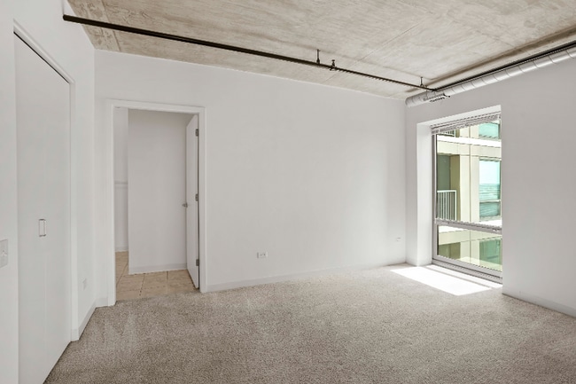 Building Photo - 979 S Clark St