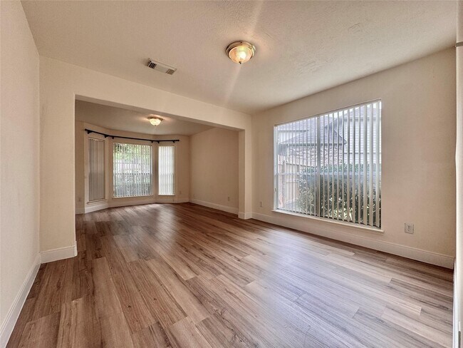 Foto del edificio - 8530 Regalbrook Dr