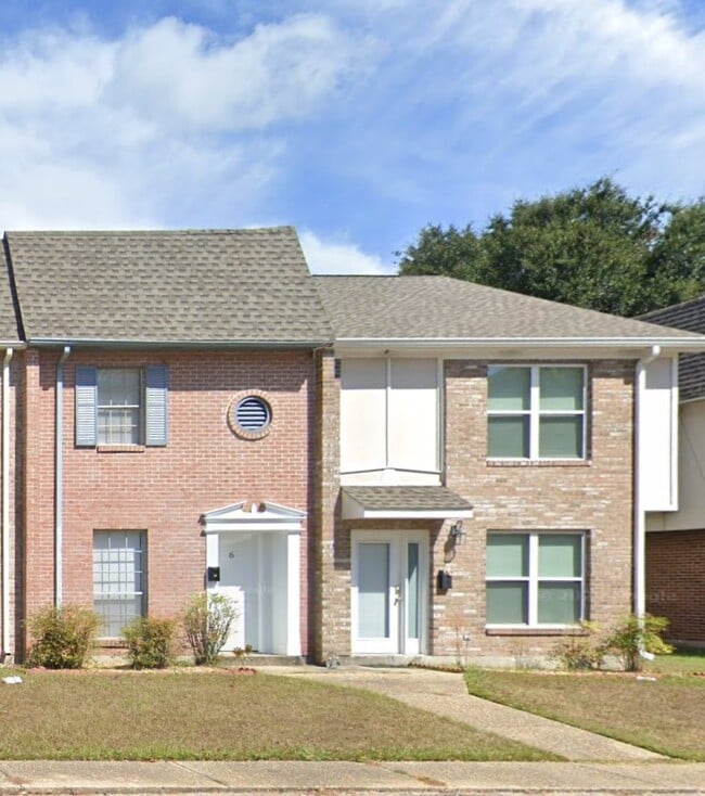 Building Photo - 210 Halsey St