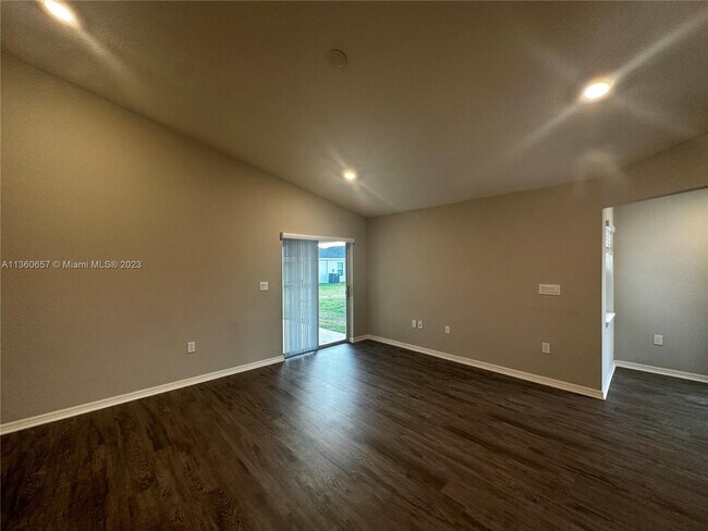 Foto del edificio - 645 Vittorio Dr