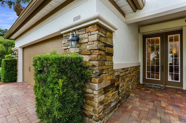 Building Photo - 8023 Players Cove Dr