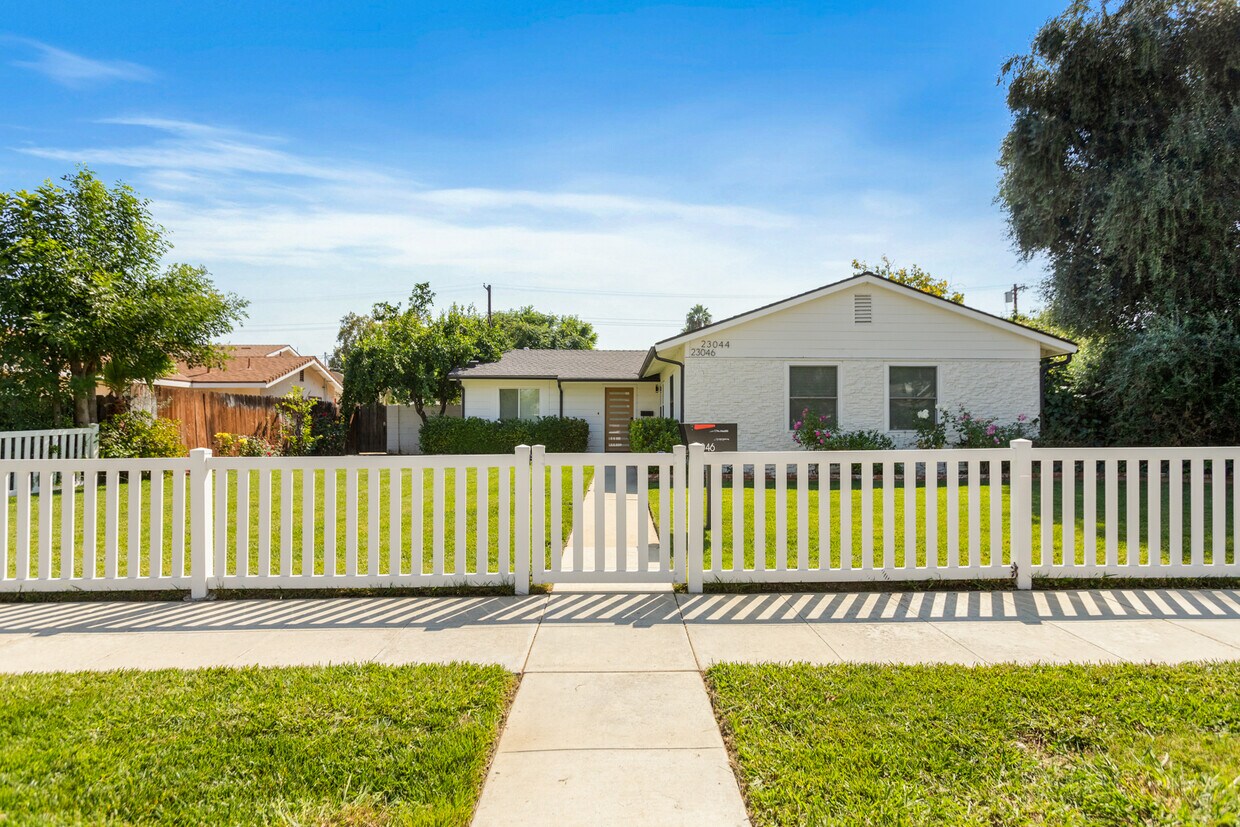 23046 Saticoy St Canoga Park, CA 91304 Alquileres en Canoga Park, CA