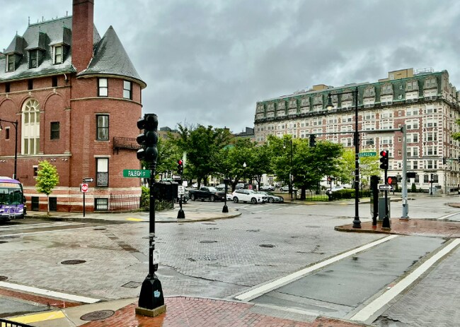 Building Photo - 636 Beacon St