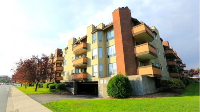 Lakeside Court