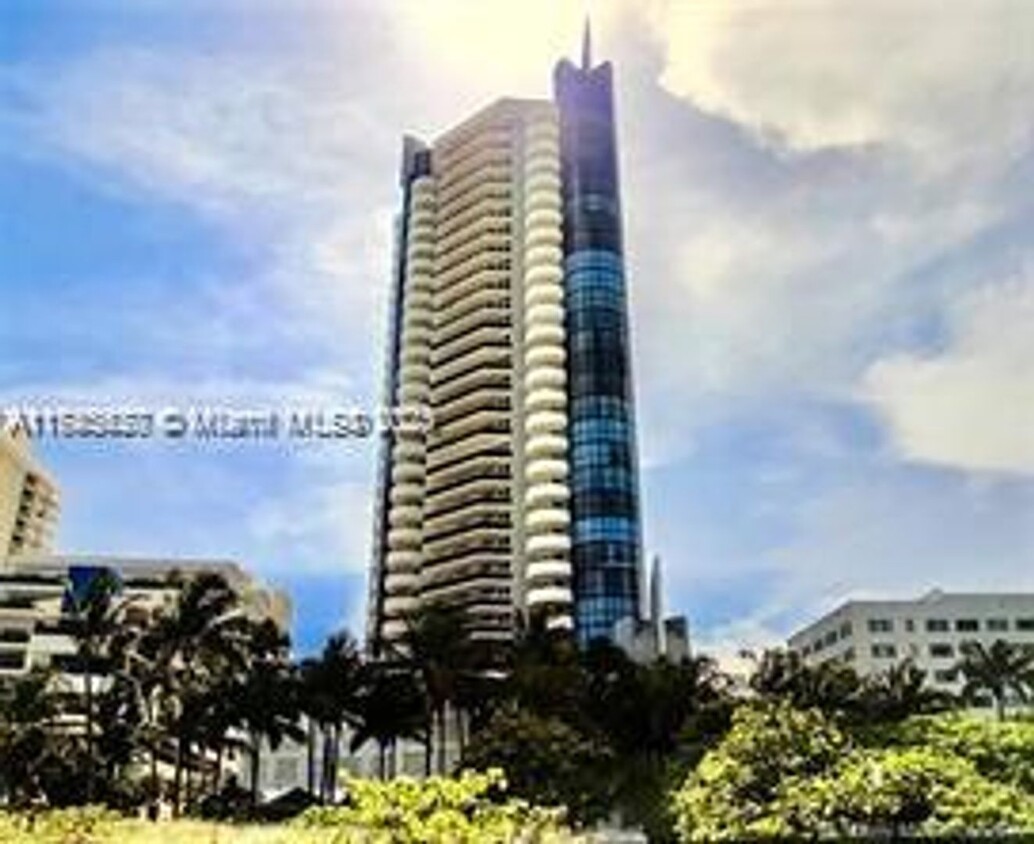 Foto principal - 6301 Collins Ave