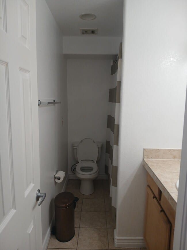 Building Photo - 1833 N Williams St