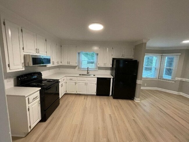 Building Photo - 3 Bedroom 3 bath