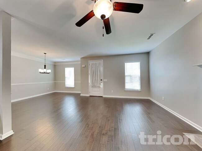 Foto del edificio - 1050 Paddock Park Cir