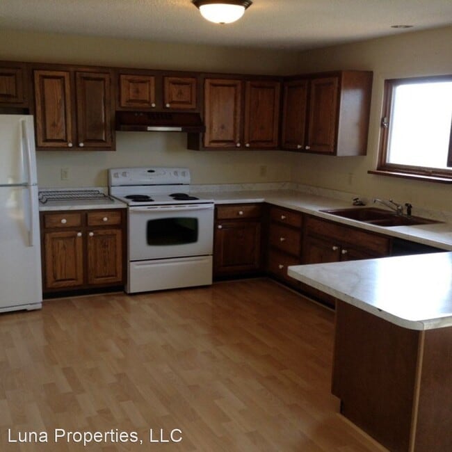 Building Photo - 3 br, 2.5 bath House - 1422 Ash Dr