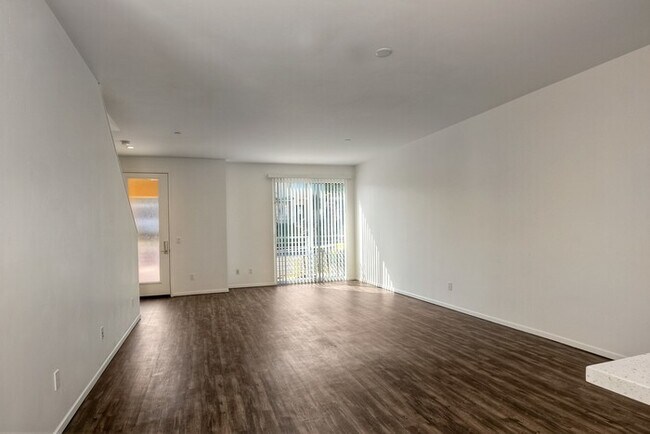 Foto del edificio - Daily Self Showing b4 6:30pm OR Virtual To...