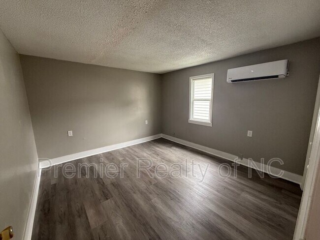 Foto del edificio - 7596 Broad St