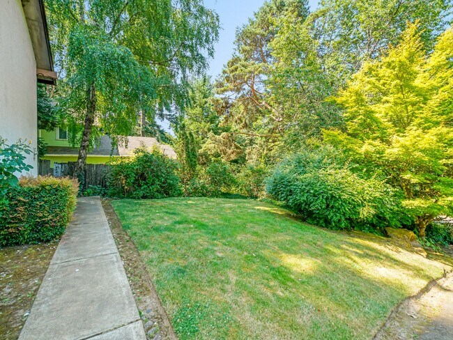 Jardín delantero - 9316 SW 8th Dr
