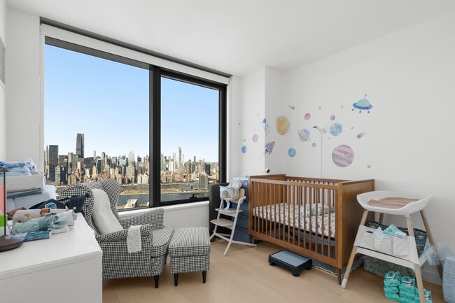 Photo - 3 Ct Square W Apartment