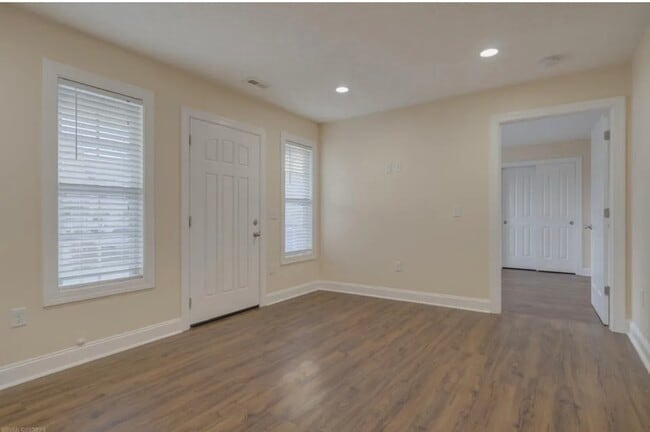 Building Photo - 435 Pin Oak Dr NW