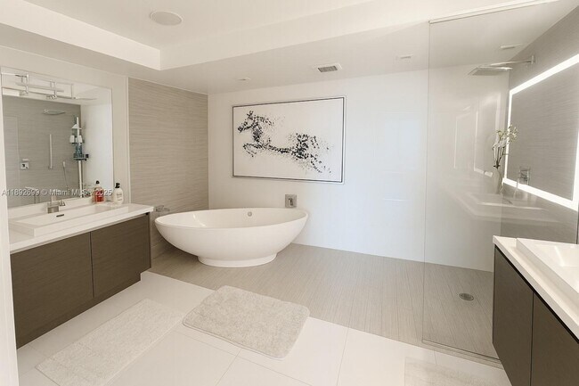 Foto del edificio - 300 Sunny Isles Blvd